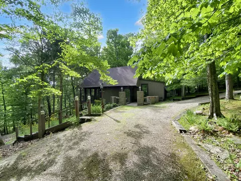 1629 Cardinal Hill Ln, Sugar Grove, OH 43155