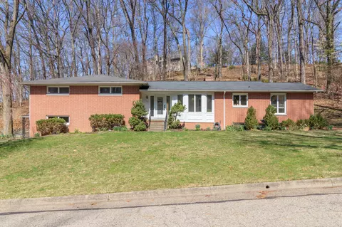 1061 Sycamore Dr, Lancaster, OH 43130