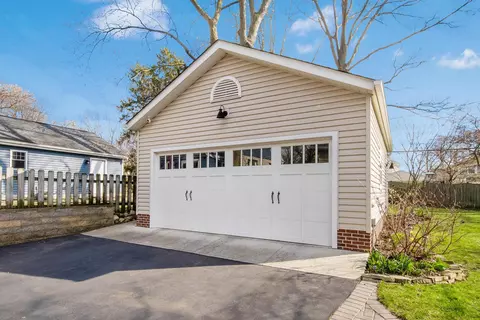 Exterior - 39 E Torrence Rd, Columbus, OH 43214 photo 12 of 15