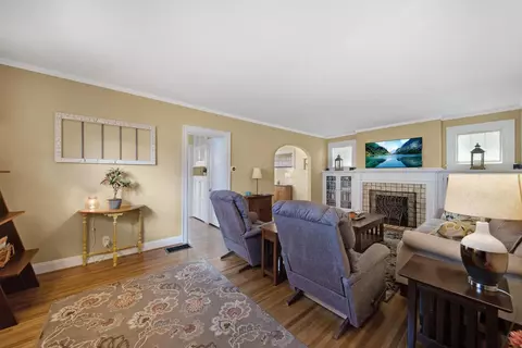 Living - 39 E Torrence Rd, Columbus, OH 43214 photo 1 of 6