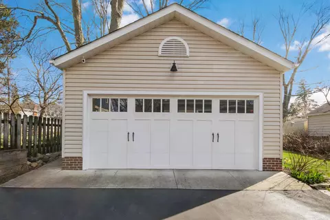 Exterior - 39 E Torrence Rd, Columbus, OH 43214 photo 13 of 15