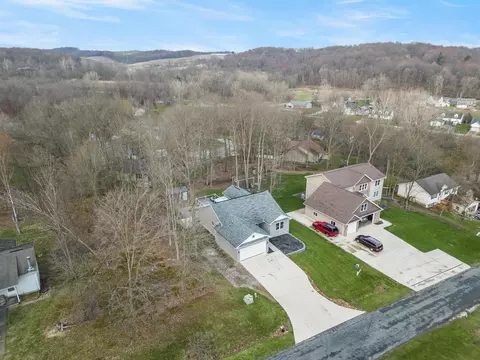 View/Area - 536 Crestmonte Dr, Howard, OH 43028 photo 2 of 9