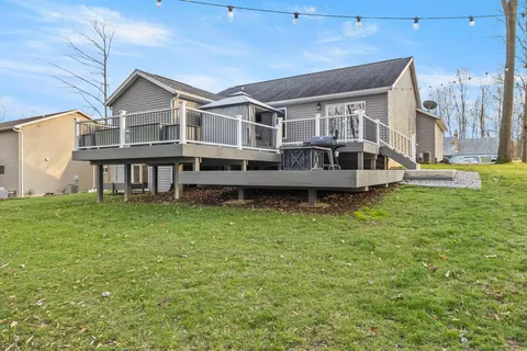 Exterior - 536 Crestmonte Dr, Howard, OH 43028 photo 5 of 11