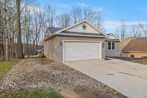 Exterior - 536 Crestmonte Dr, Howard, OH 43028 photo 3 of 11