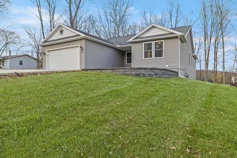 Exterior - 536 Crestmonte Dr, Howard, OH 43028 photo 2 of 11