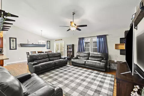 Living - 536 Crestmonte Dr, Howard, OH 43028 photo 4 of 6
