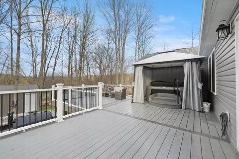 Exterior - 536 Crestmonte Dr, Howard, OH 43028 photo 6 of 11