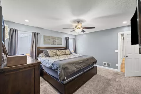 Bedroom - 536 Crestmonte Dr, Howard, OH 43028 photo 3 of 10