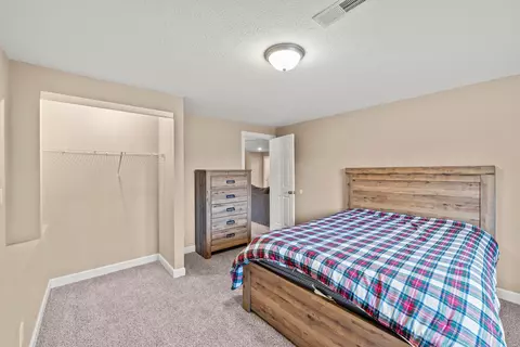 Bedroom - 536 Crestmonte Dr, Howard, OH 43028 photo 8 of 10