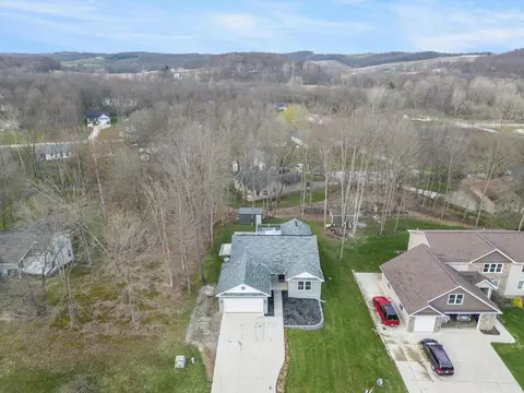 View/Area - 536 Crestmonte Dr, Howard, OH 43028 photo 3 of 9