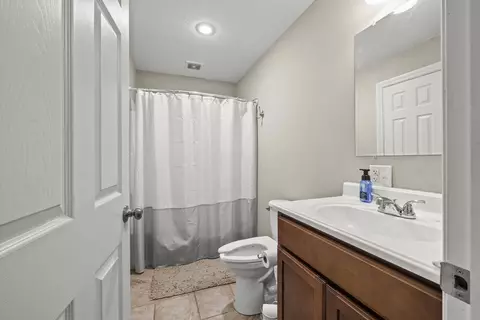 Bath - 536 Crestmonte Dr, Howard, OH 43028 photo 2 of 3