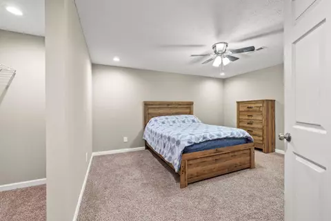 Bedroom - 536 Crestmonte Dr, Howard, OH 43028 photo 9 of 10