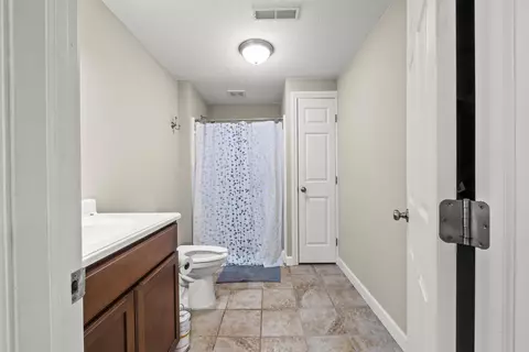 Bath - 536 Crestmonte Dr, Howard, OH 43028 photo 3 of 3