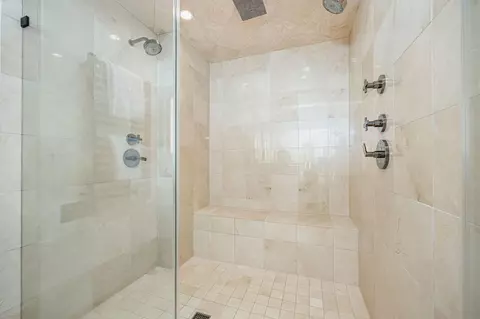 Bath - 1 Miranova Pl #2425, Columbus, OH 43215 photo 6 of 7