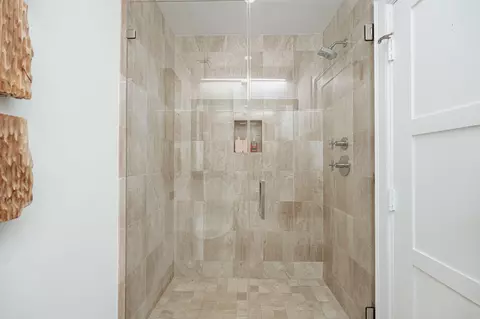 Bath - 1 Miranova Pl #2425, Columbus, OH 43215 photo 3 of 7