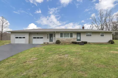 400 Rainbow Dr NW, Lancaster, OH 43130