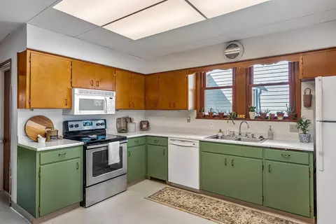 Kitchen - 406 E Water St, Prospect, OH 43342 photo 2 of 4