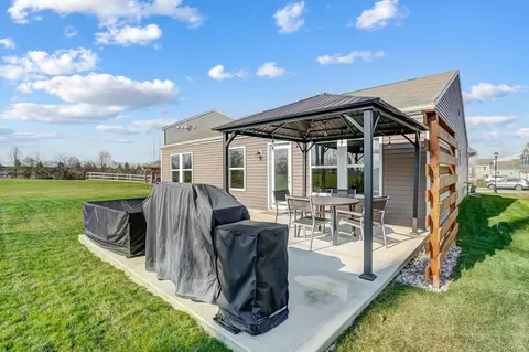 Exterior - 5002 Crestbrook Dr, Lockbourne, OH 43137 photo 9 of 10