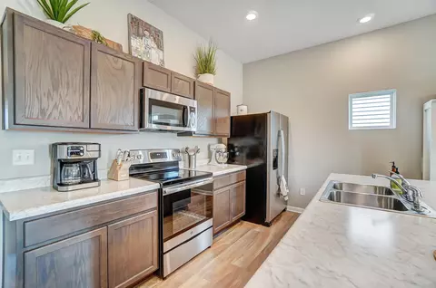 Kitchen - 5002 Crestbrook Dr, Lockbourne, OH 43137 photo 6 of 7