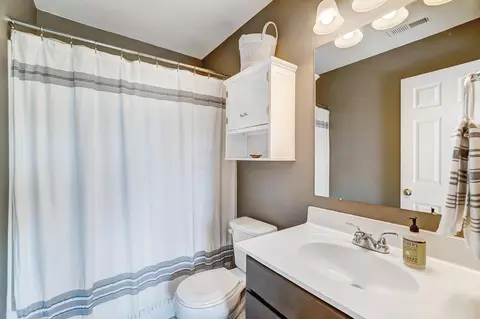 Bath - 5002 Crestbrook Dr, Lockbourne, OH 43137 photo 1 of 3