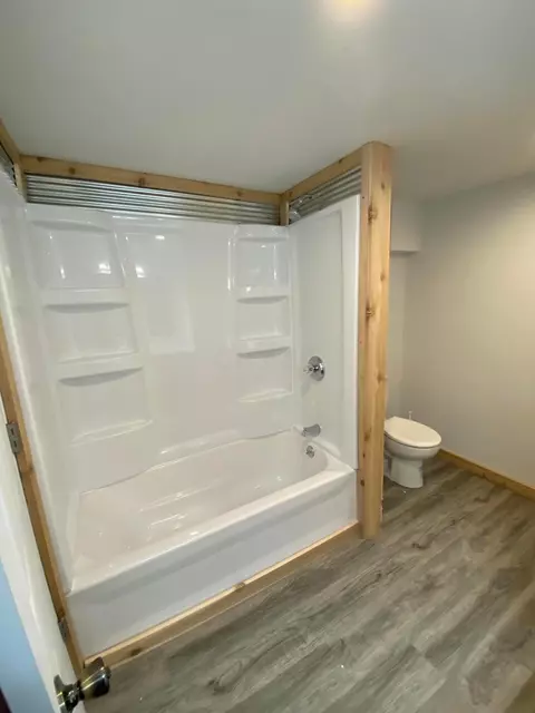 Bath - 622 Lee St, Marion, OH 43302 photo 3 of 5