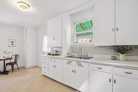Kitchen - 156 E Maynard Ave, Columbus, OH 43202 photo 3 of 4