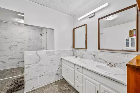 Bath - 1748 Smeltzer Rd, Marion, OH 43302 photo 1 of 5