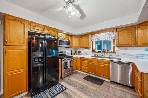 Kitchen - 1748 Smeltzer Rd, Marion, OH 43302 photo 1 of 5