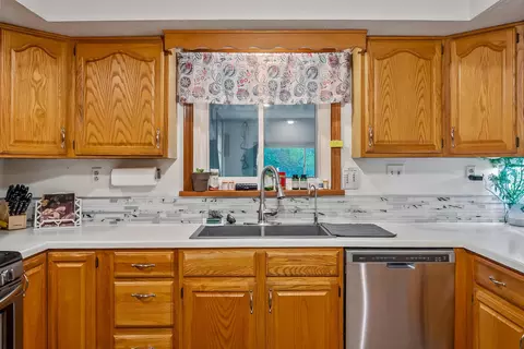 Kitchen - 1748 Smeltzer Rd, Marion, OH 43302 photo 2 of 5