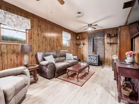 Living - 1891 Kauffman Rd, Marion, OH 43302 photo 3 of 6