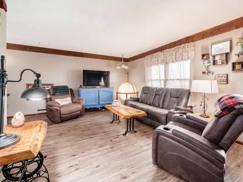Living - 1891 Kauffman Rd, Marion, OH 43302 photo 1 of 6