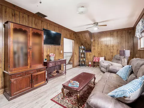 Living - 1891 Kauffman Rd, Marion, OH 43302 photo 5 of 6