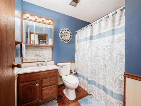 Bath - 1891 Kauffman Rd, Marion, OH 43302 photo 1 of 2