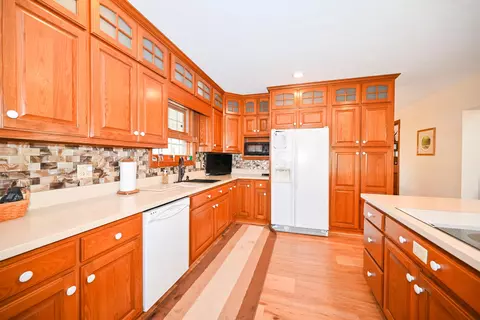 Kitchen - 814 Eton St, Marion, OH 43302 photo 3 of 5