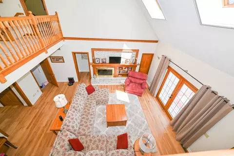 Living - 814 Eton St, Marion, OH 43302 photo 4 of 10