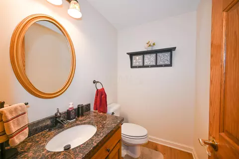 Bath - 814 Eton St, Marion, OH 43302 photo 1 of 6