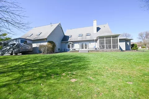 Exterior - 814 Eton St, Marion, OH 43302 photo 9 of 19