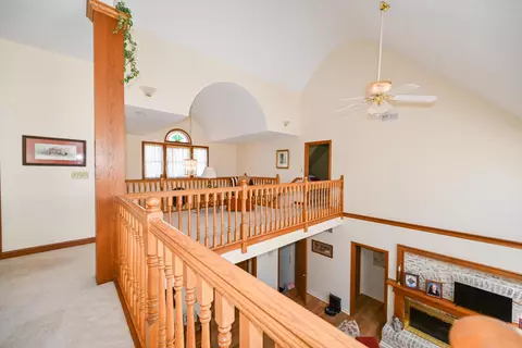 Entry Way - 814 Eton St, Marion, OH 43302 photo 7 of 9