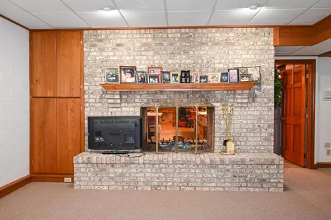 Living - 814 Eton St, Marion, OH 43302 photo 10 of 10