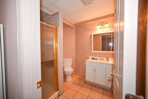 Bath - 814 Eton St, Marion, OH 43302 photo 6 of 6