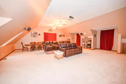 Living - 814 Eton St, Marion, OH 43302 photo 8 of 10