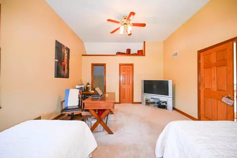 Bedroom - 814 Eton St, Marion, OH 43302 photo 8 of 10