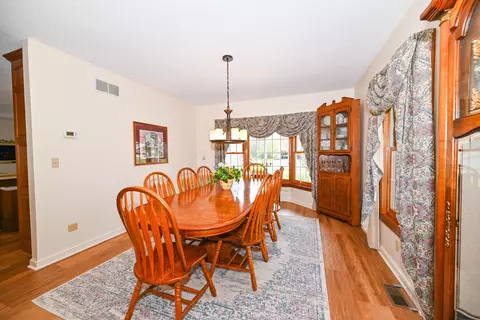 Dining - 814 Eton St, Marion, OH 43302 photo 1 of 5