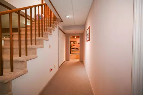 Entry Way - 814 Eton St, Marion, OH 43302 photo 8 of 9
