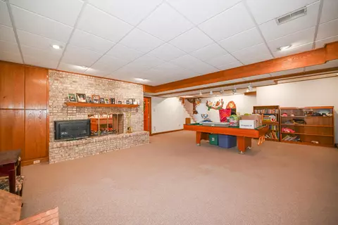 Living - 814 Eton St, Marion, OH 43302 photo 9 of 10