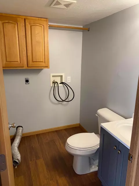 Bath - 136 Fairview Blvd, Circleville, OH 43113 photo 1 of 5