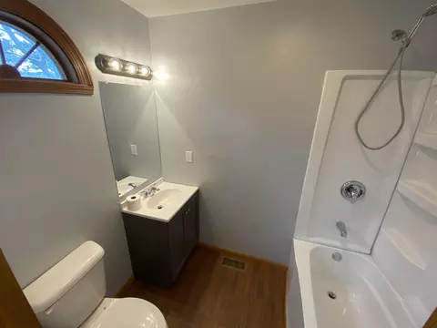 Bath - 136 Fairview Blvd, Circleville, OH 43113 photo 5 of 5