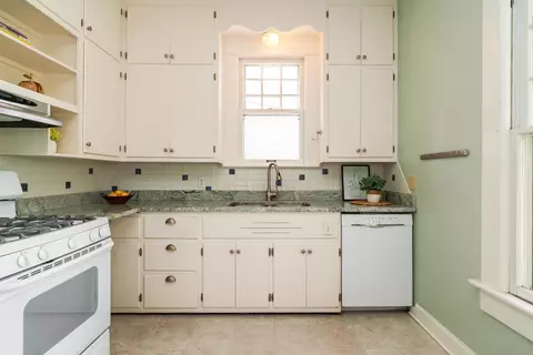 Kitchen - 70 E Dunedin Rd, Columbus, OH 43214 photo 1 of 3