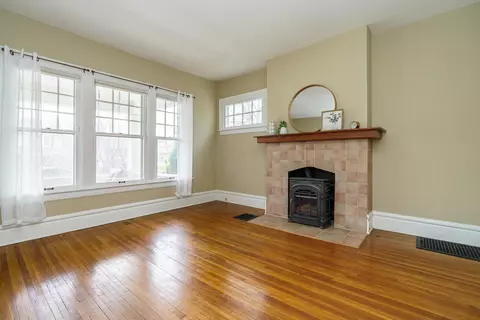 Living - 70 E Dunedin Rd, Columbus, OH 43214 photo 2 of 2