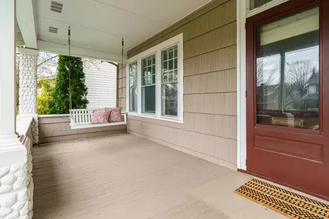 Exterior - 70 E Dunedin Rd, Columbus, OH 43214 photo 3 of 12